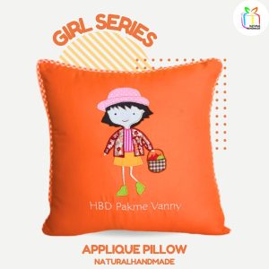Bantal Cantik Gambar Anak Perempuan Membawa Buah – Hiasan dan Souvenir Ultah yang Empuk dan Berkelas!